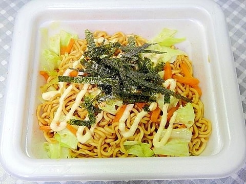 カップ麺にちょい足し?キャベツと人参海苔の焼きそば